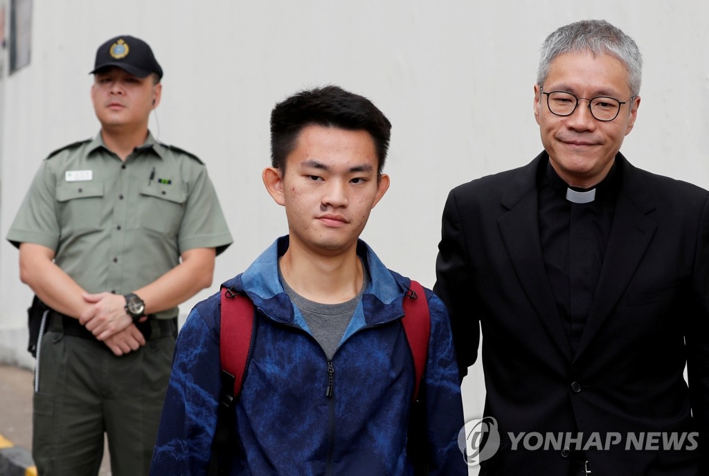 석방되는 홍콩 송환법 반대시위 촉발 살인범