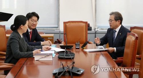 대화하는 송기헌-권성동-권은희