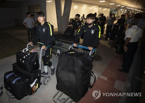 '더 높은 곳 향하는 축구 대표팀, 비토리아 도착'