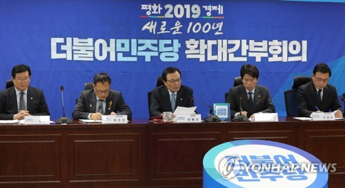 확대간부회의에서 발언하는 이해찬