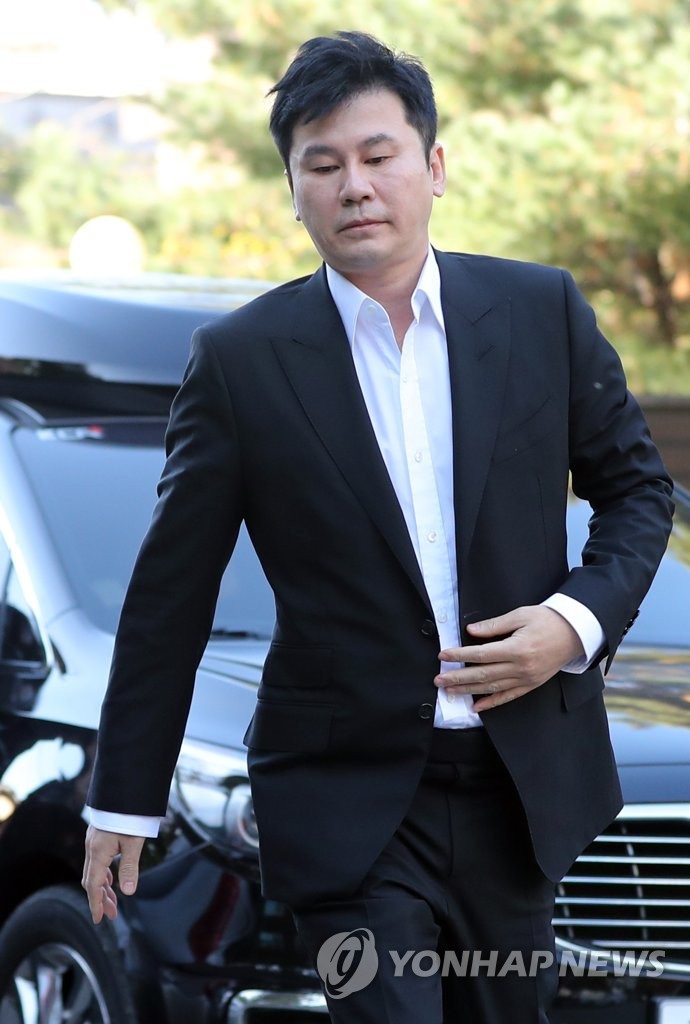경찰 소환조사 출석하는 양현석 전 대표