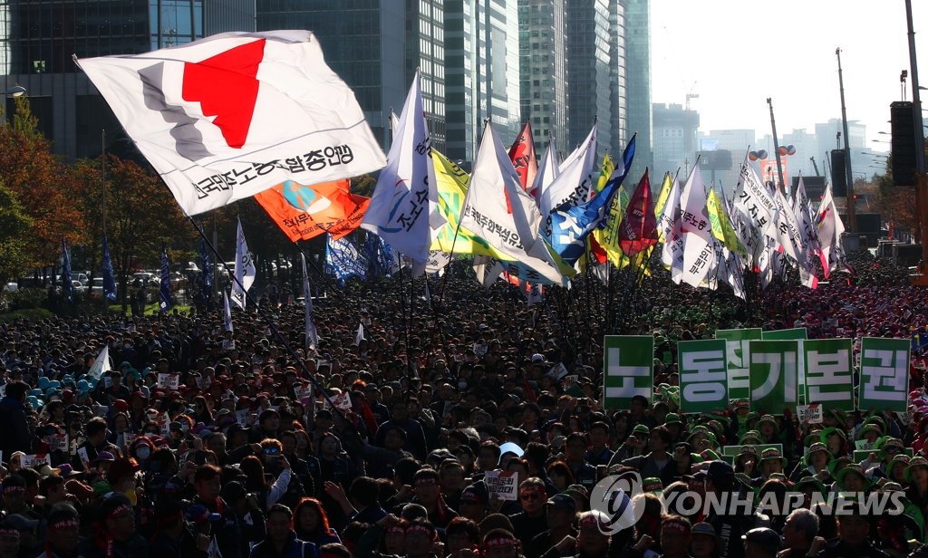 민주노총 "노동법 개악 반대" 대규모 도심 집회…"10만명 참여"