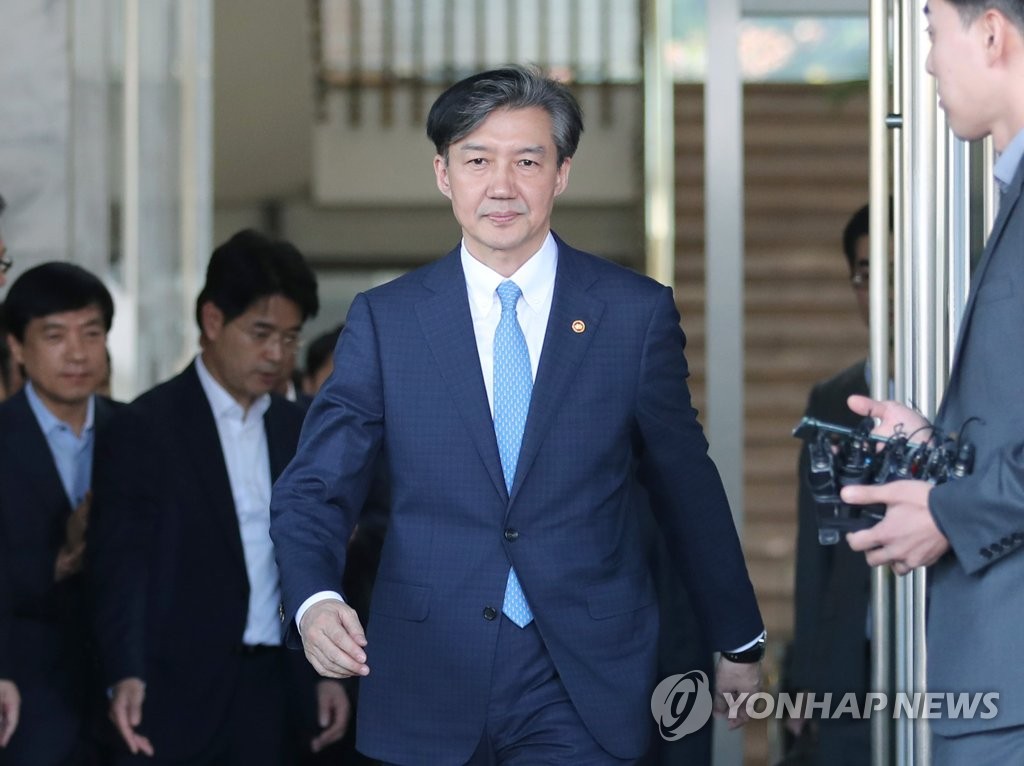조국, 법무부 장관 사퇴 한 달 만에 검찰 소환