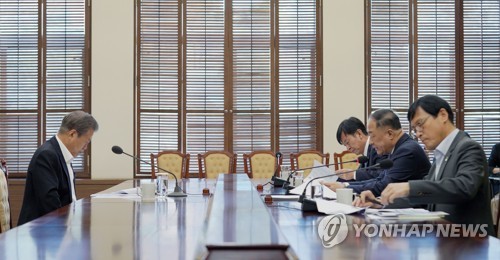 업무 보고받는 문 대통령