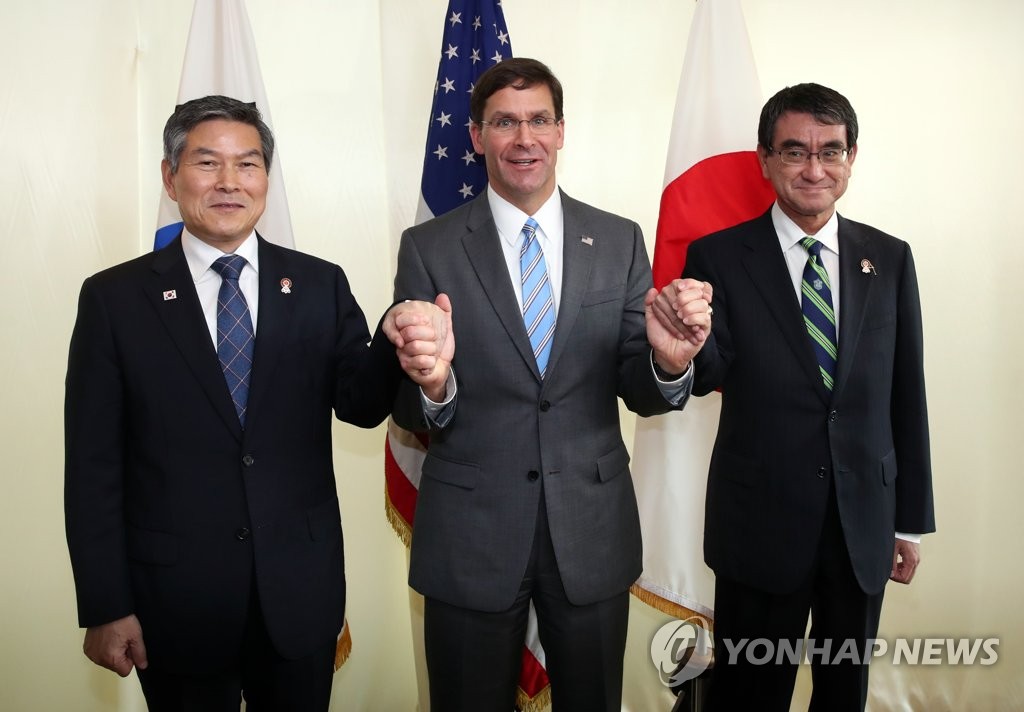 韓米日の国防相が会談 韓米日の国防相が会談