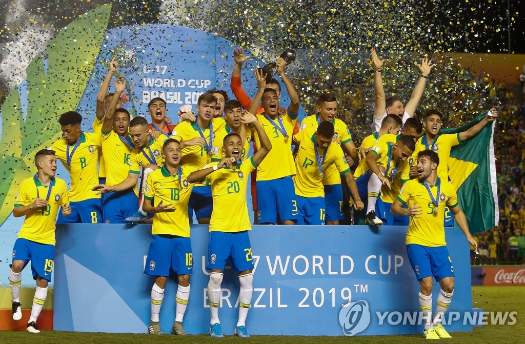 FIFA U-17 월드컵 우승 기뻐하는 브라질 선수들