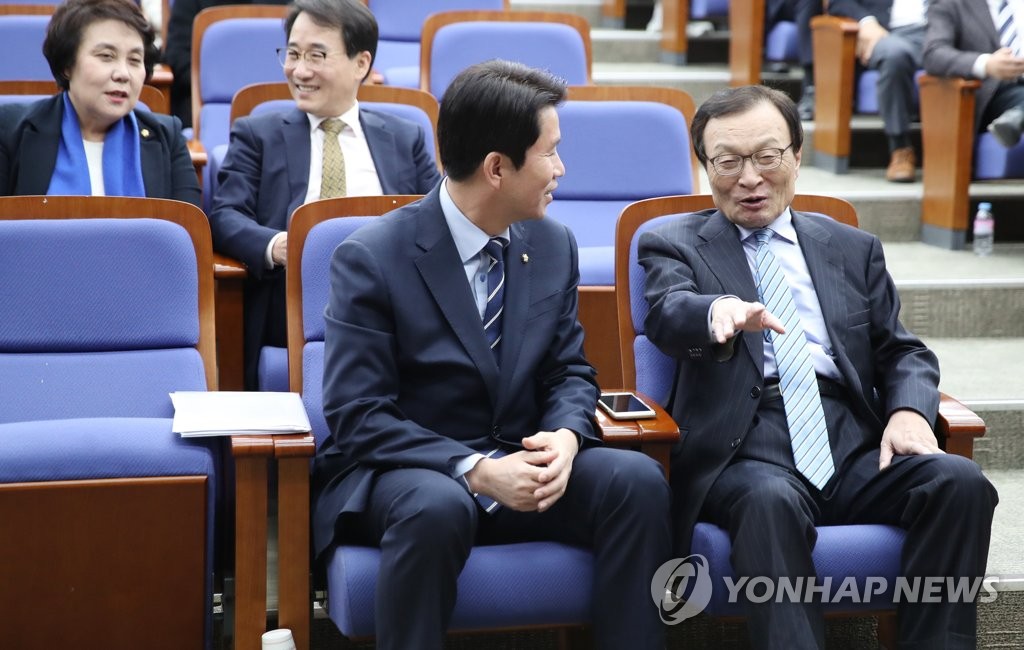밝은 미소의 이해찬 대표