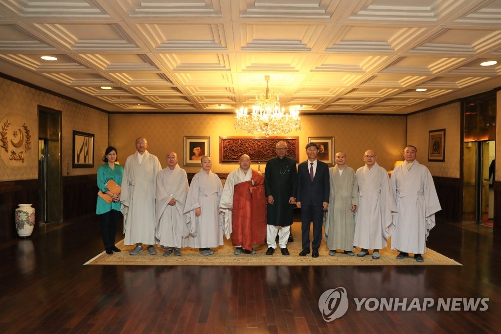 S. Korean Buddhist leader with Pakistani president S. Korean Buddhist leader with Pakistani president