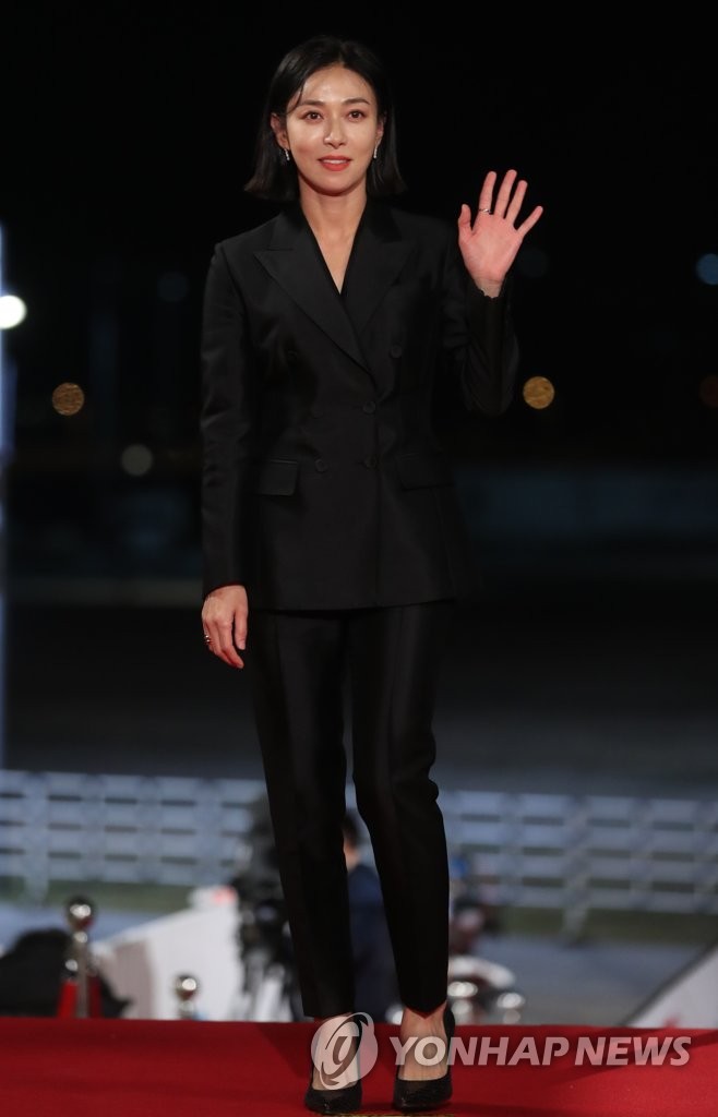 청룡영화상 레드카펫 선 장영남