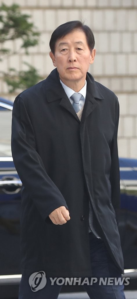 파기환송심 공판 출석하는 최지성