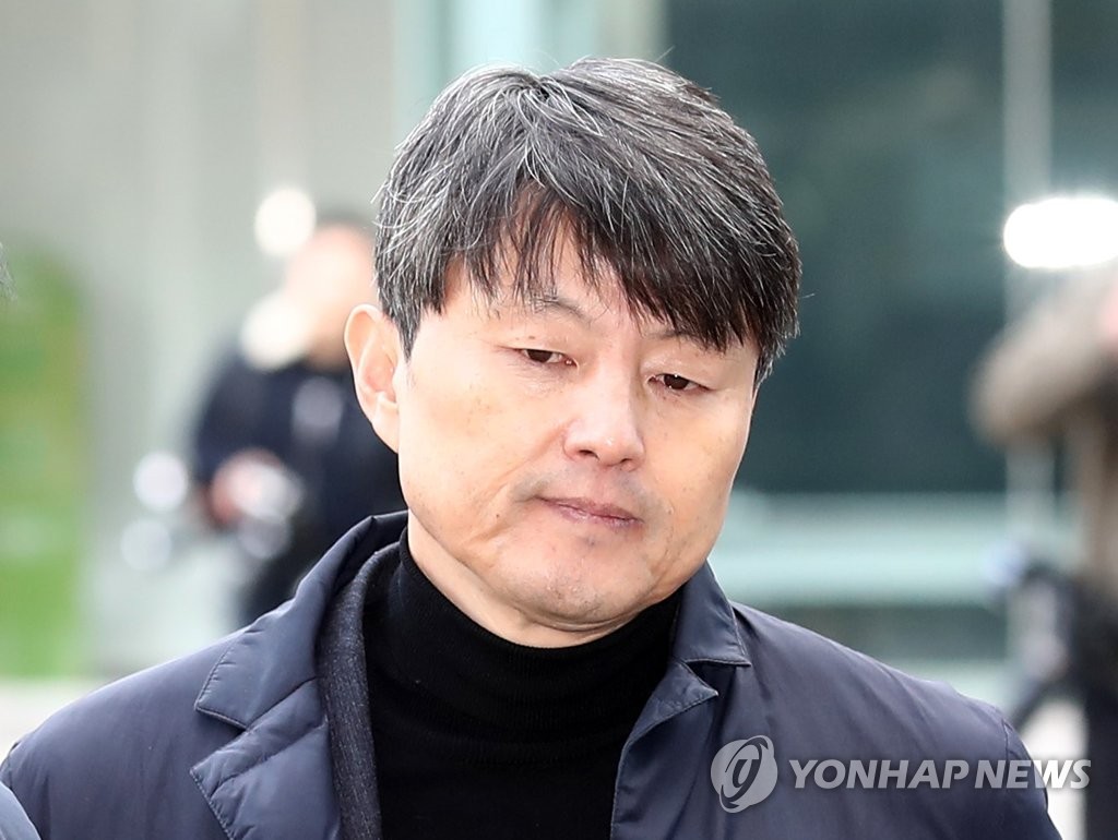 검찰, '비리 혐의' 유재수 전 부산시 부시장 구속기소