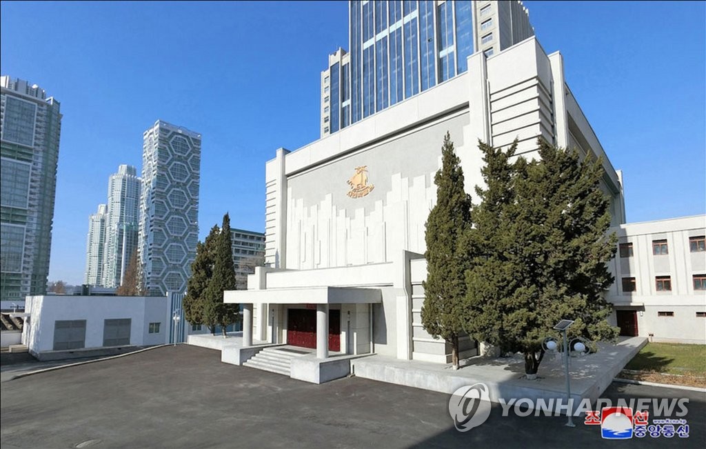 북한 김일성종합대학에 준공된 자연박물관