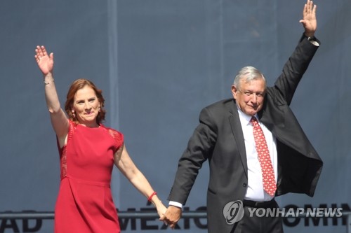 취임 1주년 기념하는 오브라도르 멕시코 대통령