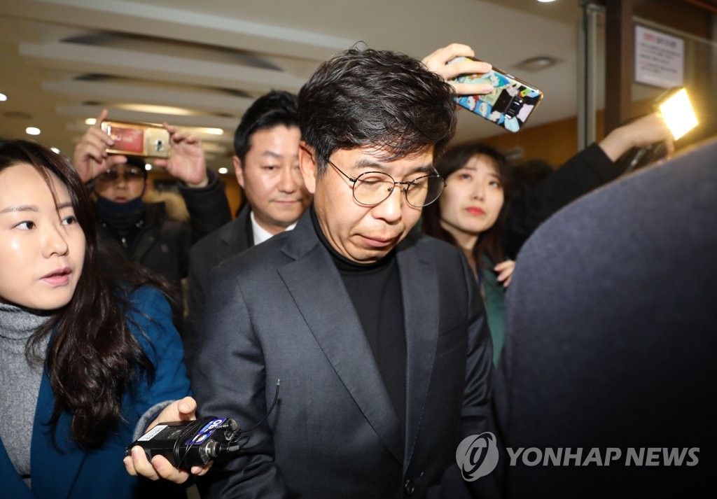 검찰 수사관 빈소 조문 마친 백원우