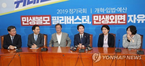 밝은 표정의 여야
