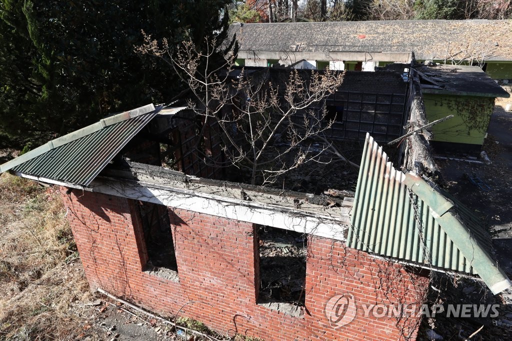불에 탄 505보안부대의 건물