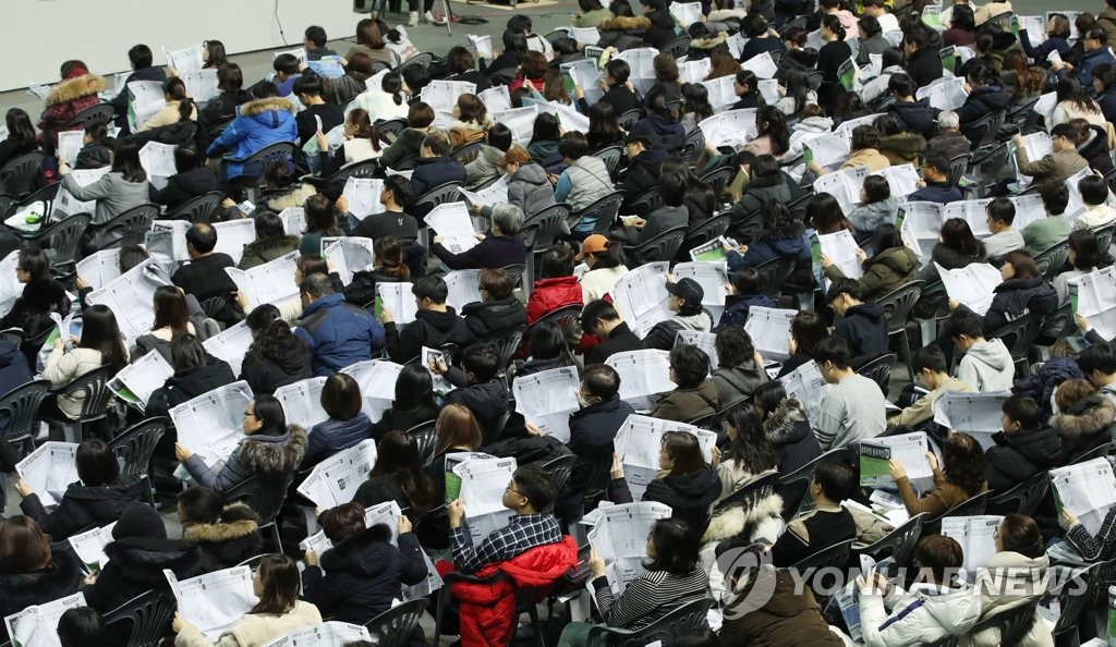 북적이는 대학입시설명회
