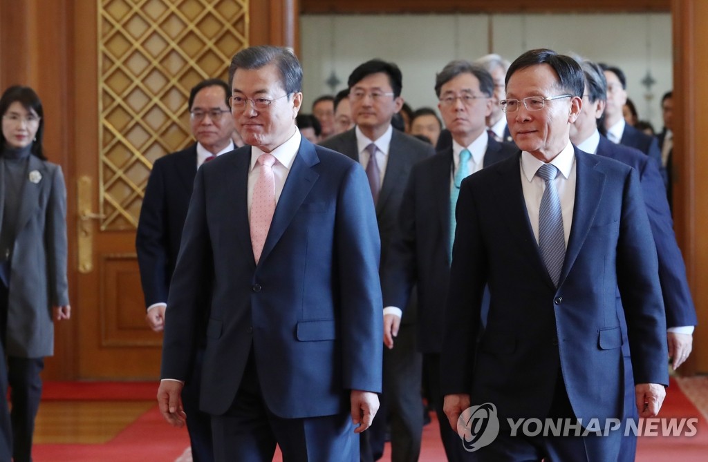 문 대통령 '간담회장으로'