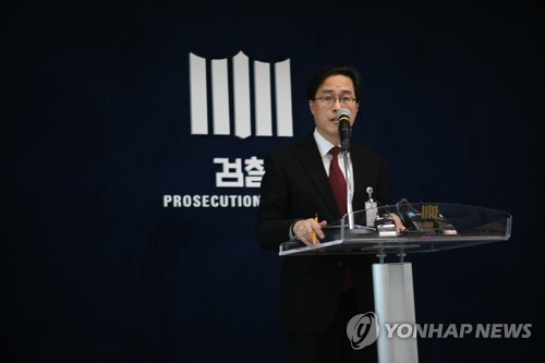 이춘재 8차 사건 질의 응답하는 이진동 검사