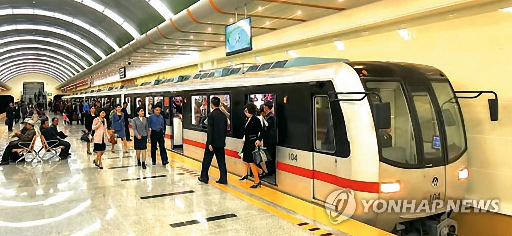 平壌の地下鉄 装い新たに 平壌の地下鉄 装い新たに