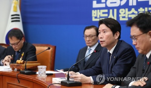 발언하는 민주당 이인영 원내대표