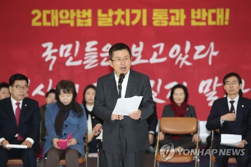발언하는 황교안 대표