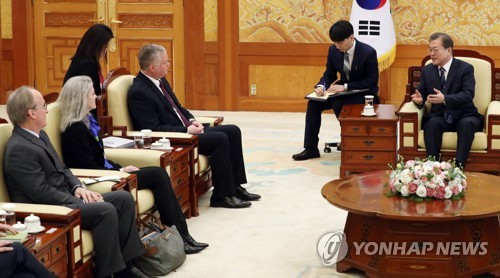 문 대통령, 비건 미 국무부 대북정책 특별대표 접견