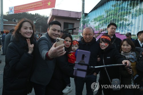 고향에 도착한 박항서 감독