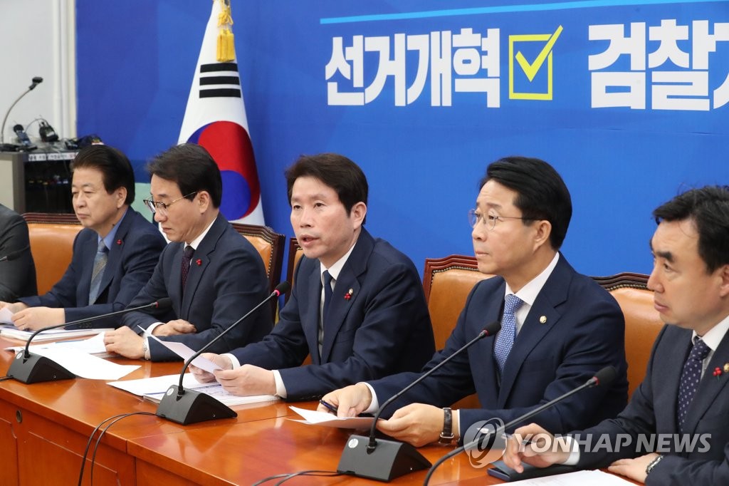 정책조정회의에서 발언하는 이인영 원내대표