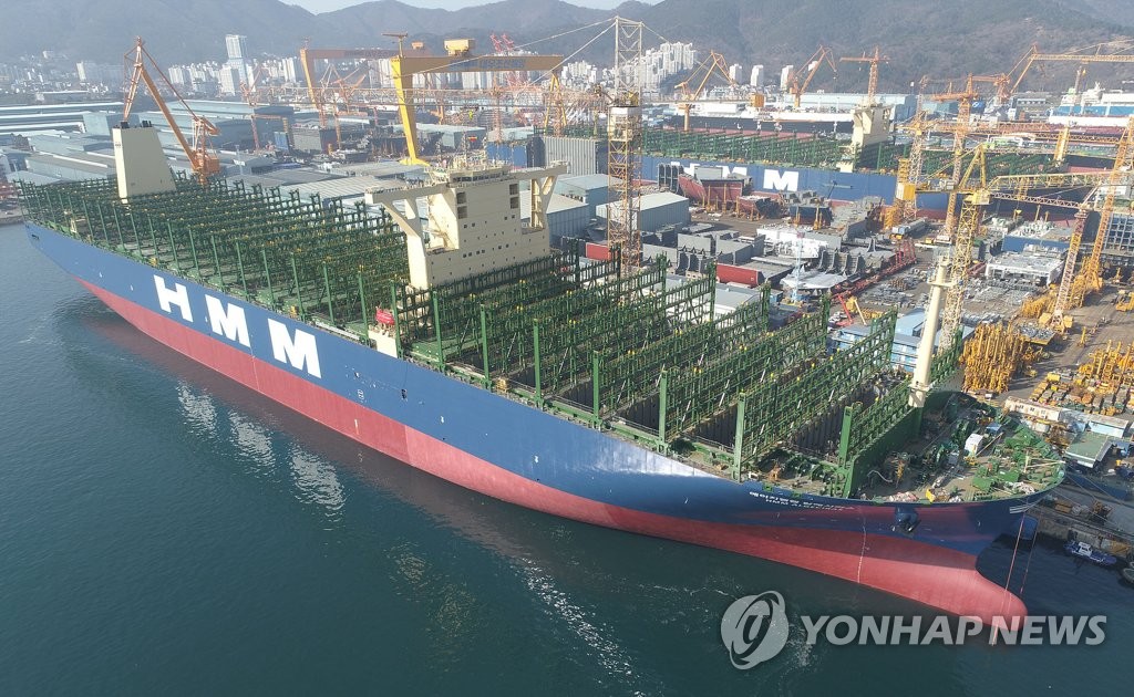 This photo taken on Jan. 12, 2020, shows a very large container carrier being built in Daewoo Shipbuilding's shipyard in Geoje, South Gyeongsang Province. (PHOTO NOT FOR SALE)(Yonhap)