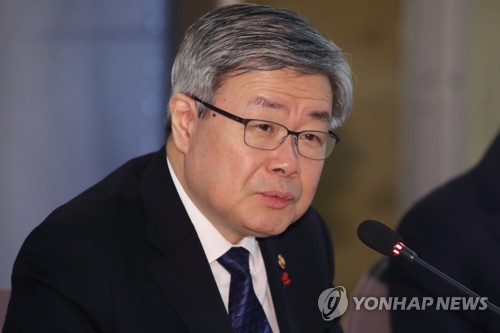 인사말 하는 이재갑 장관