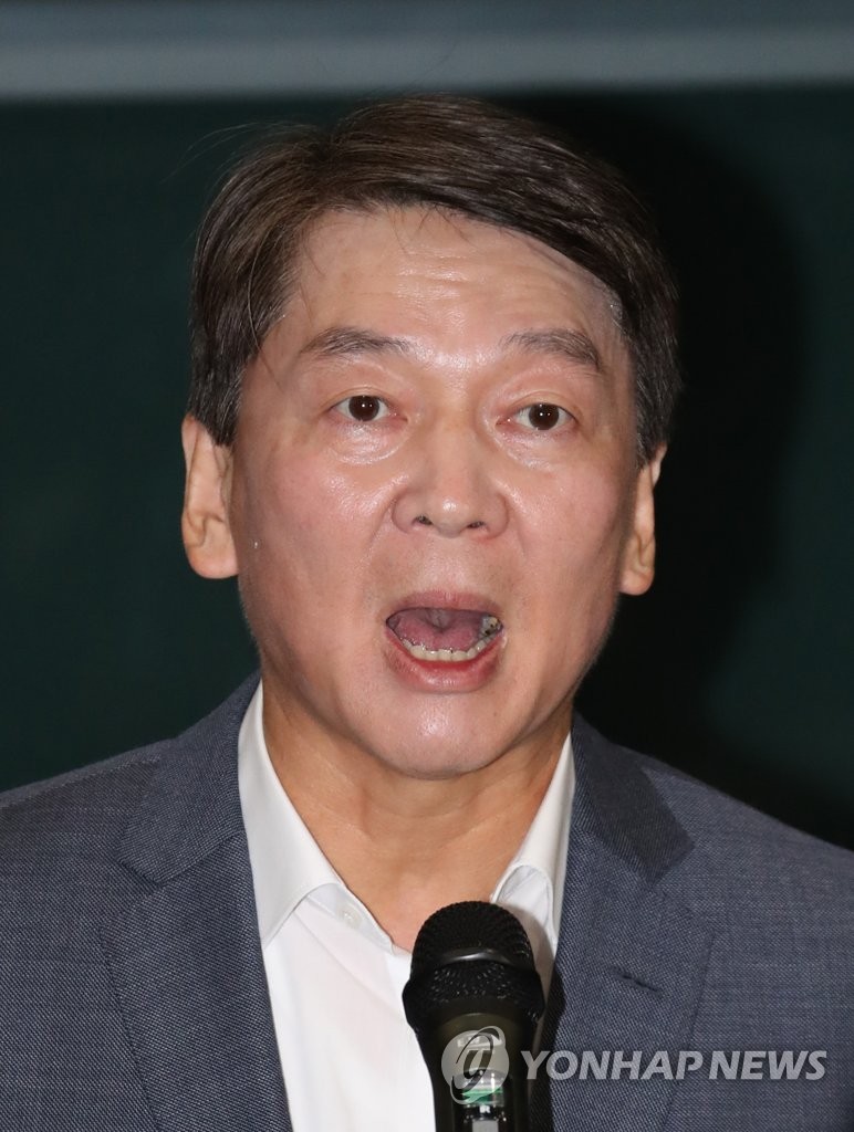 취재진 앞에 선 안철수