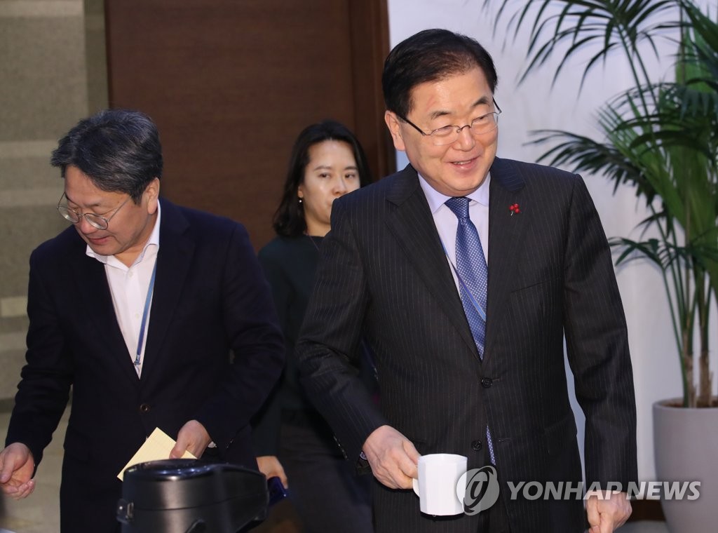 수석·보좌관 회의 참석한 정의용-강기정