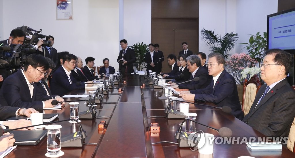 수석·보좌관 회의 주재하는 문 대통령