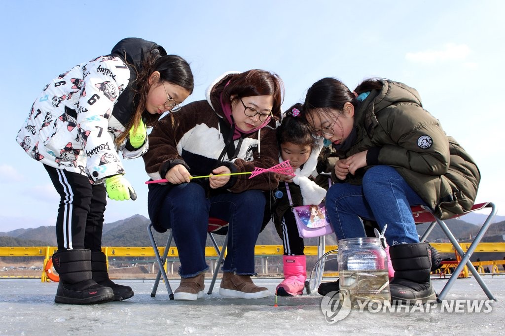 설날 빙어 얼음낚시 삼매경