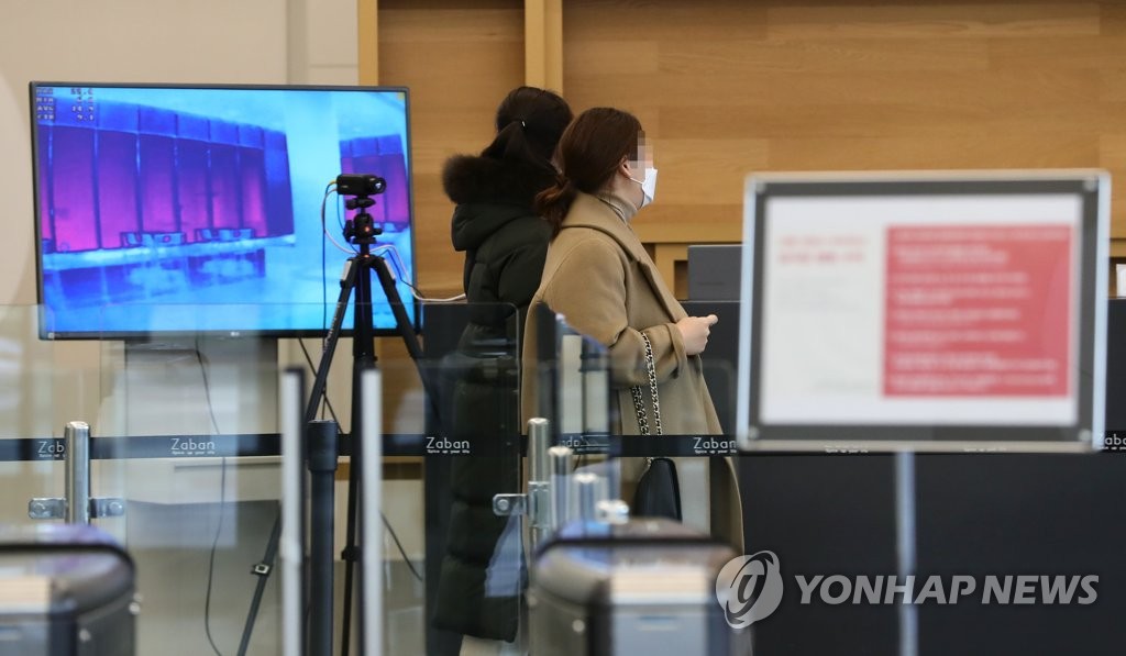 Thermal cameras are installed at GS Home Shopping Inc.'s office building in Seoul in this file photo taken Feb. 6, 2020. (Yonhap)