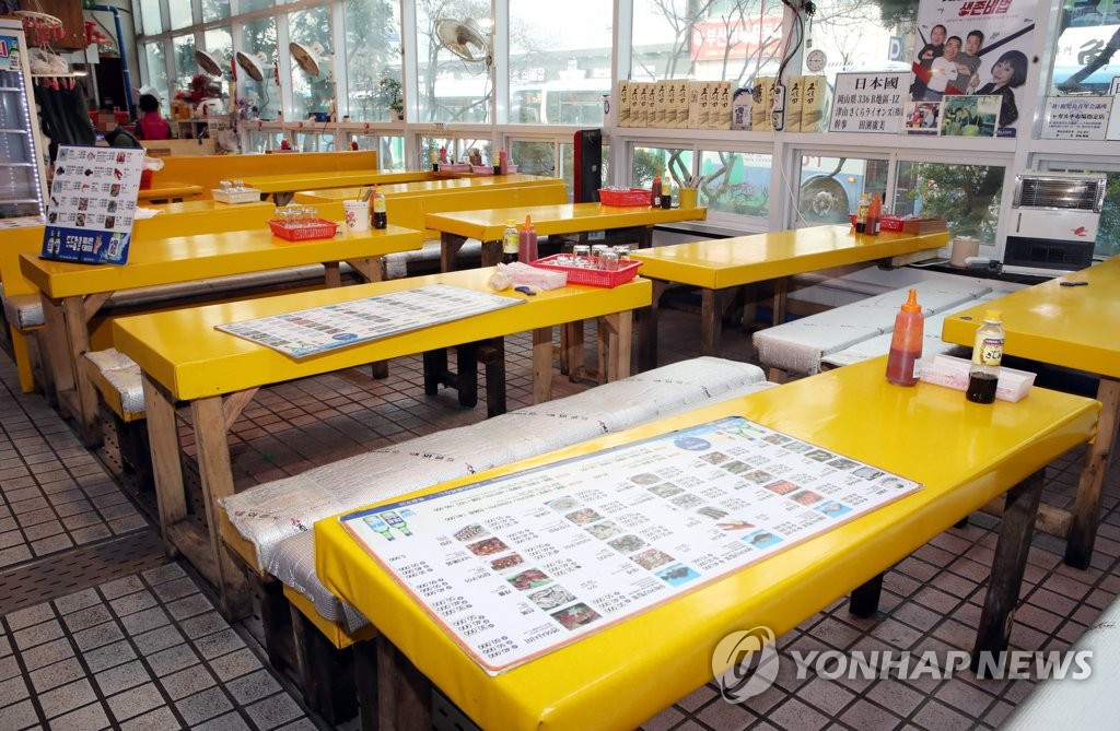 '불금'에 텅 부산 신동아시장 상점