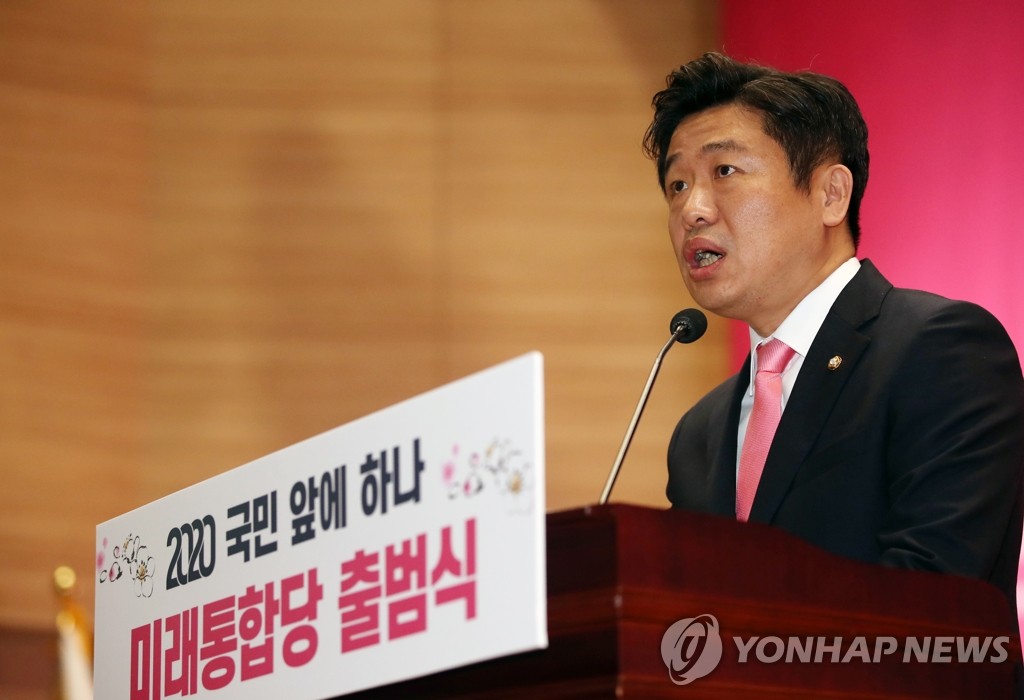 축사하는 유의동 전 새보수당 책임대표