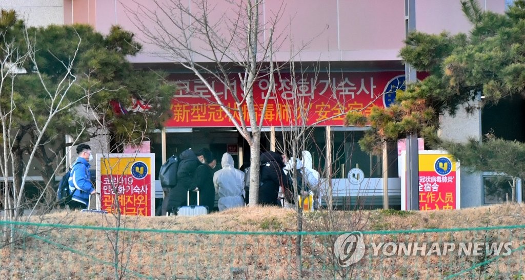 Chinese students return Chinese students return