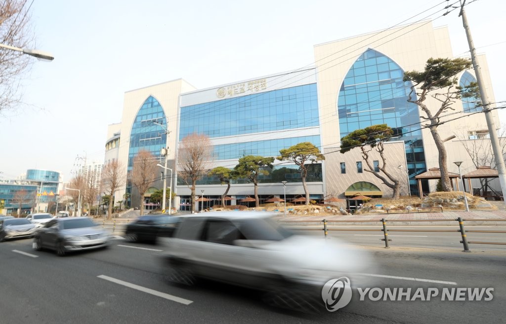'예배 중단' 신천지 광주교회