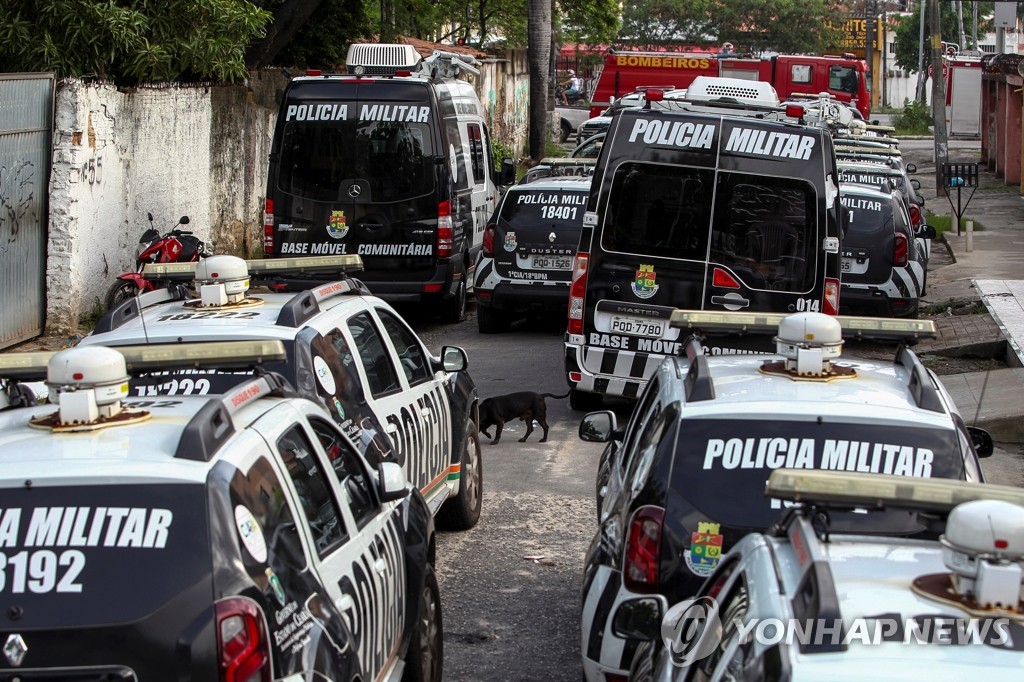 파업으로 거리에 방치된 브라질 경찰차들
