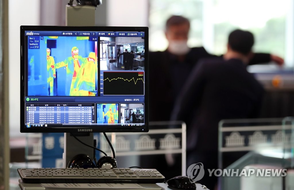 열화상 카메라 설치된 의원회관 출입구