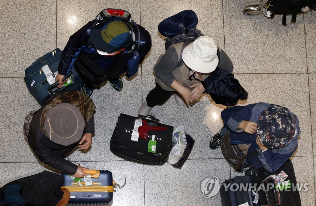 이스라엘 국적기 타고 귀국한 한국인들