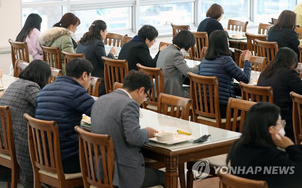 Awkward lunch time Awkward lunch time