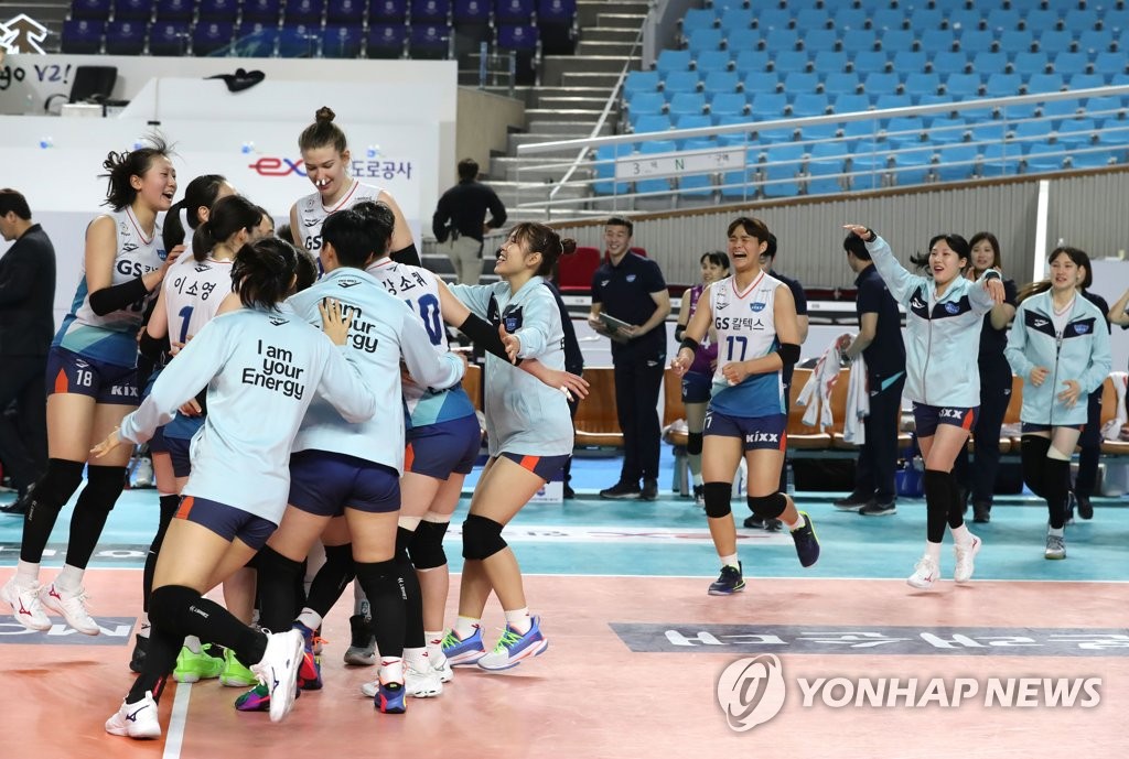 GS Caltex volleyball team celebrates win GS Caltex volleyball team celebrates win