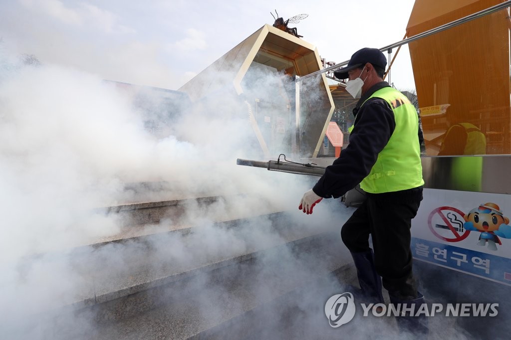고속도로 휴게소 방역 작업