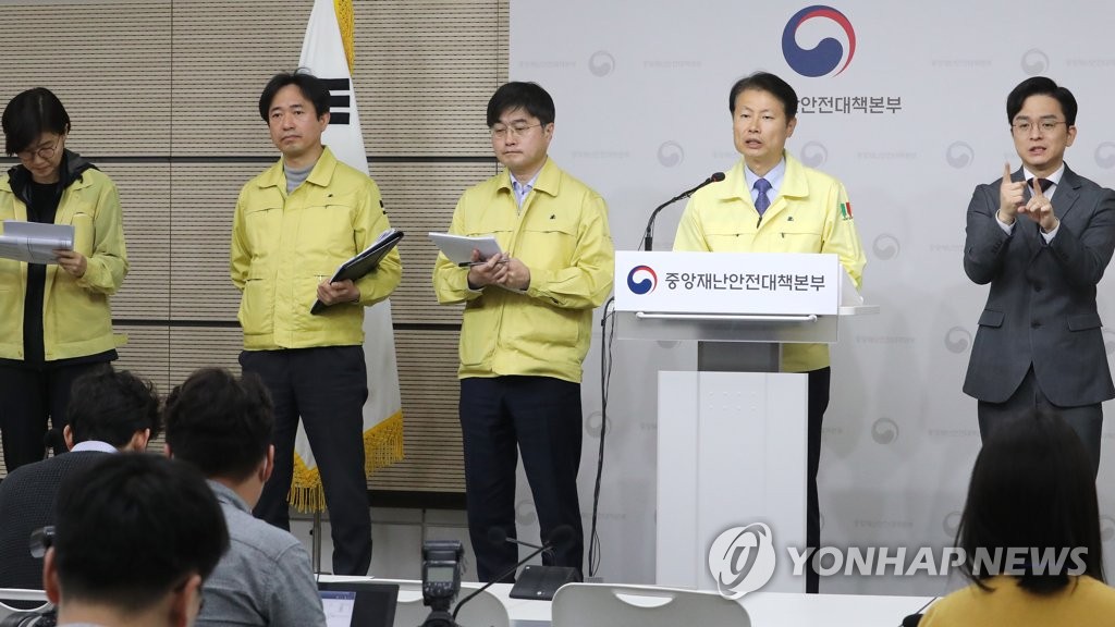 질문 답변하는 김강립 제1총괄조정관