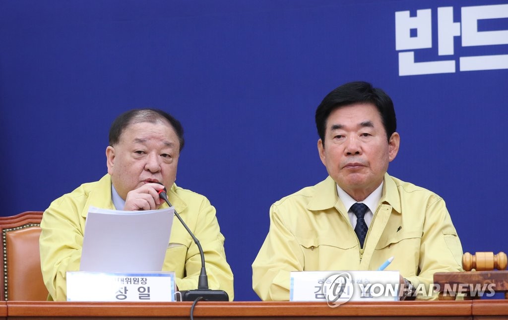 발언하는 민주당 강창일 공동선대위원장