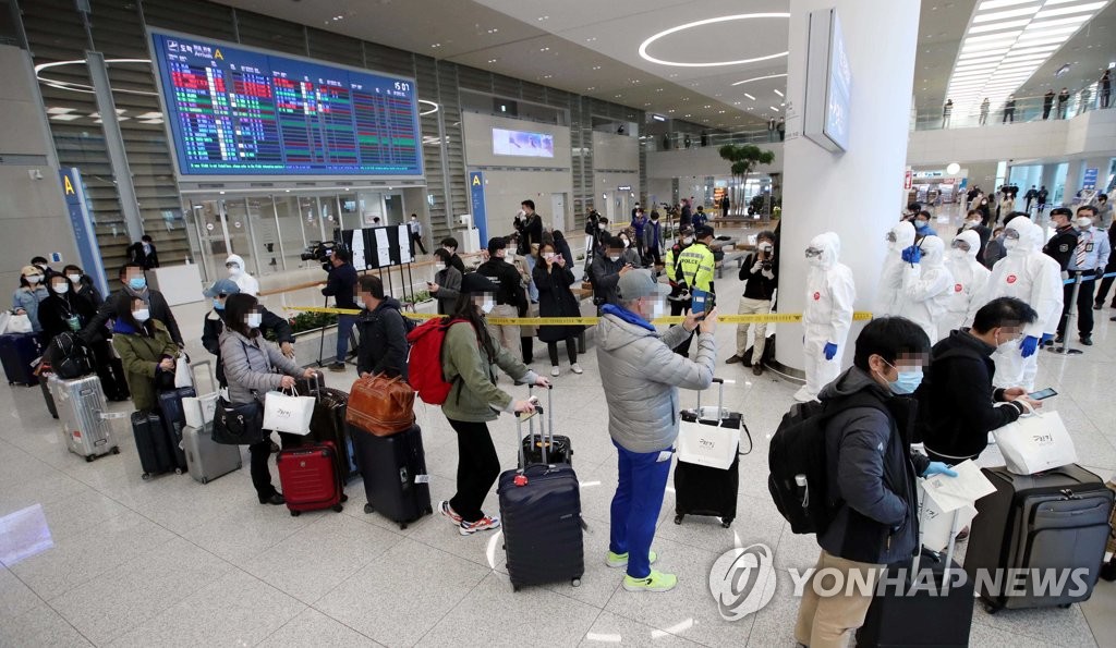 전세기로 귀국한 이탈리아 교민들