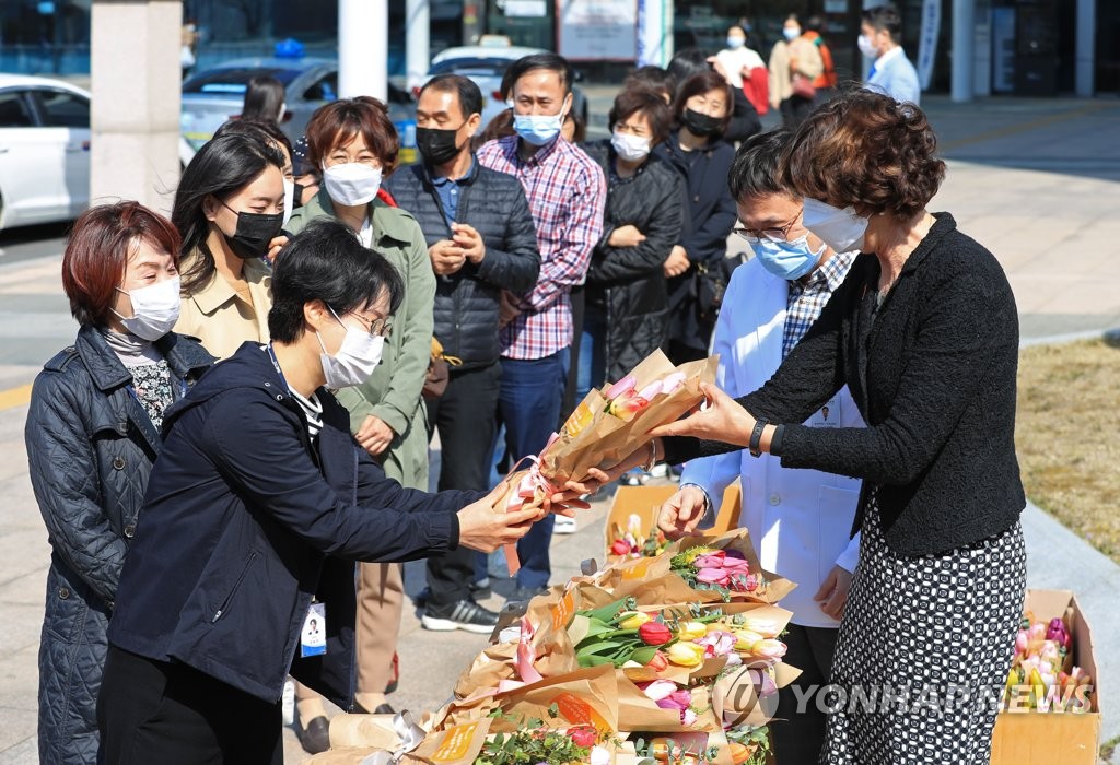 네덜란드대사관이 보내는 응원 튤립